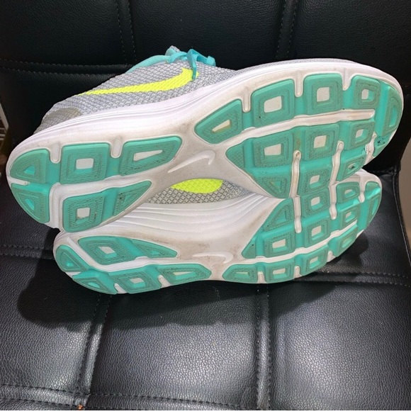 Nike Sneakers - Picture 3 of 6